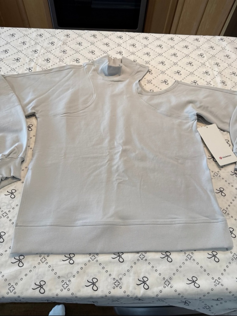 Lululemon NWT grey LA Asymmetrical-Cut-Out Crew size 4 - Picture 7 of 10